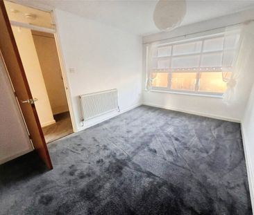 Glaisdale Gardens, Wolverhampton, West Midlands, WV6 - Photo 4