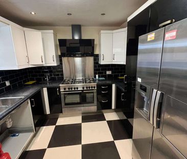 Beautiful Seven Bed house to Let on Nightingale Road Enfield N9 8PU... - Photo 1