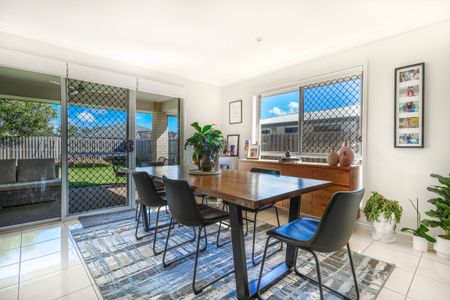 :: MODERN UP MARKET RESIDENCE IN FOREST SPRINGS ESTATE! - Photo 4