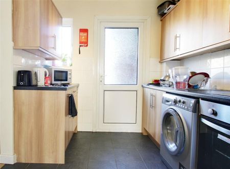 4 bedroom terraced house to rent - Photo 5