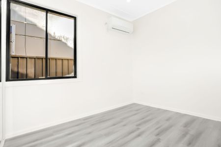 COMPLETELTY REFURBISHED FIVE BEDROOM HOME - Photo 3