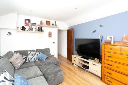 Watford, Bushey, WD19 - Photo 3
