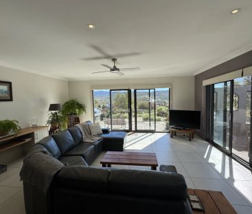 Beautiful Open Home With Incredible Mountain Views - Winter lease - Photo 2