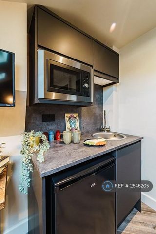 1 bedroom in a house share to rent - Photo 3