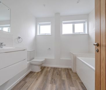 4 bedroom detached house to rent - Photo 5