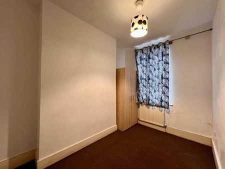 Norfolk Road, East Ham, E6 - Photo 3