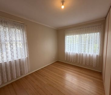 Low Maintenance! - Photo 3