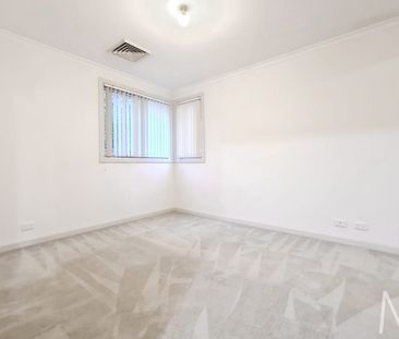 QUIET FAMILY HOME WITH GENEROUS GARDEN LIVING - Photo 4