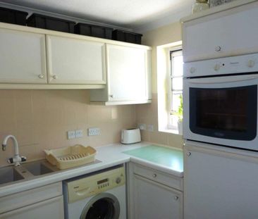 2 Bed Flat, Lynden Mews, RG2 - Photo 4