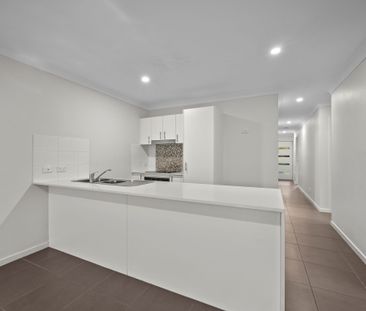 3A Victor St, Collingwood Park QLD 4301 - House For Rent | Domain - Photo 3