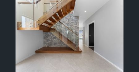 Architectural Luxury on a Commanding Corner in Prestigious Rochedale - Photo 4