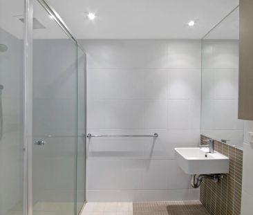 Modern Apartment in Prime CBD location - Photo 3