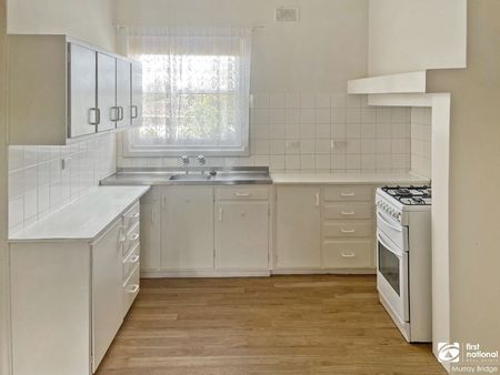 This delightful three-bedroom property could be just the one for you! - Photo 4