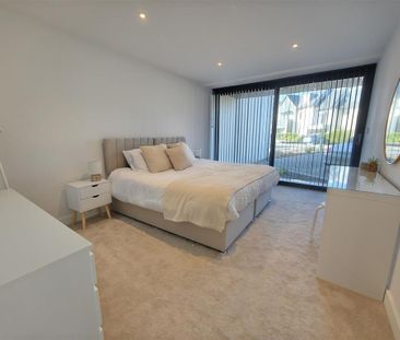 4 bedroom semi-detached house to rent - Photo 6