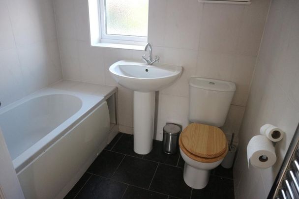 3 bedroom semi-detached house to rent - Photo 1