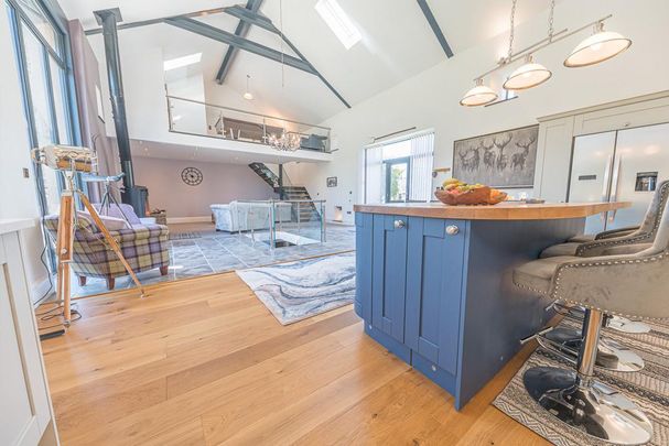 4 bedroom barn conversion to rent - Photo 1