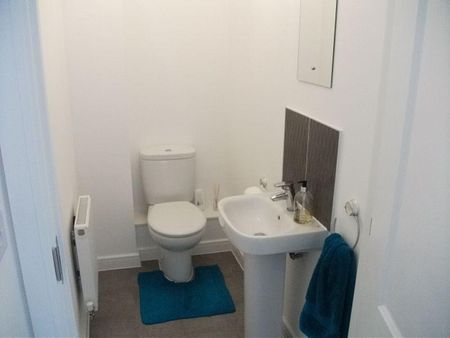 3 bedroom detached house to rent - Photo 5
