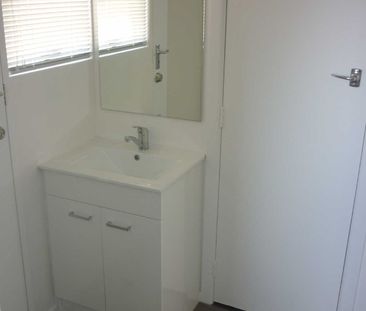 This beautifully presented downstairs unit is located in a quiet bl... - Photo 5