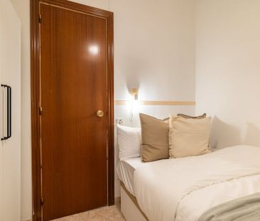 Carrer la Rambla, Barcelona, Catalonia 08002 - Photo 2