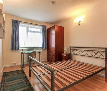 Weekes Drive, Cippenham, SL1 - Photo 2