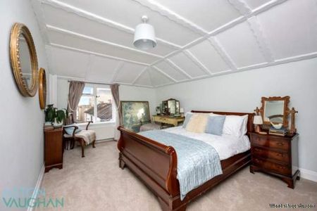 3 bedroom property to rent in Hove - Photo 4