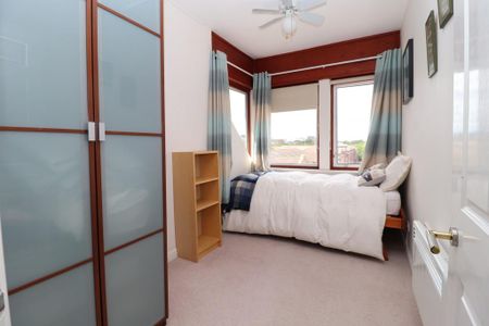 3 bedroom flat to rent - Photo 5