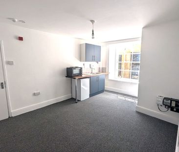 Bedsit, Southleigh Road, BS8 - Photo 3