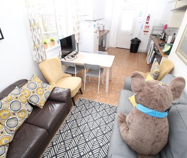 Room For Rent Brook Street, Pontypridd - Photo 1