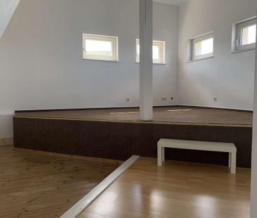 Galeriewohnung mit 98 m² Wfl. und Küchenzeile im Dachgeschoss - Photo 3