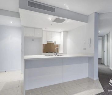 LUXURY APARTMENT , High Floor - Photo 2