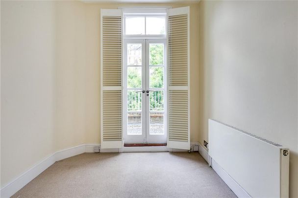 3 bedroom house in South Kensington - Photo 1