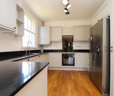 4 bedroom semi-detached house to rent - Photo 2