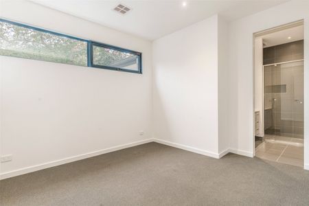 5B Lord Street, McKinnon VIC 3204 - Townhouse For Rent | Domain - Photo 4