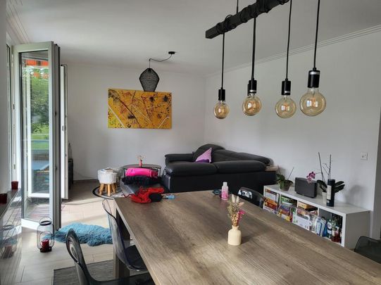 QUARTIER TRES CALME ET FAMILIAL où la campagne s'invite aux abords des localités - Foto 1