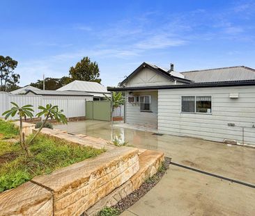 Character Home on Spacious Block with Rear Lane Access - Photo 3