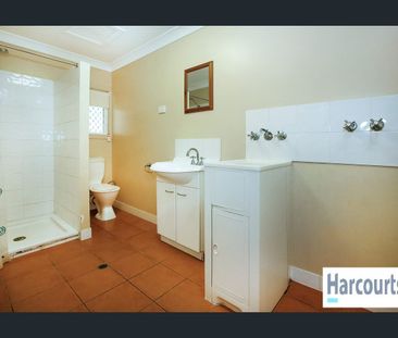 Tasteful on Tully! - Photo 4