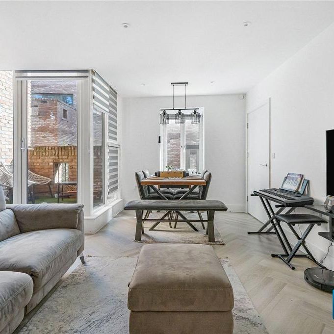 2 bedroom terraced house to rent - Photo 1