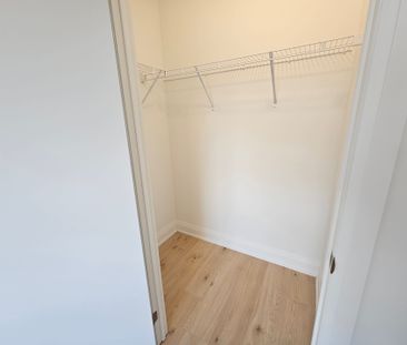 For Lease - 3250 Carding Mill Trail Unit# 517, Oakville, Ontario - Photo 2