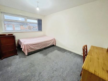 3 bedroom semi-detached house to rent - Photo 4