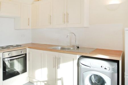 Studio to rent - Photo 2