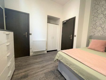 1 bedroom in a house share to rent - Photo 2