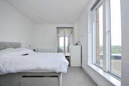 Flat to rent - St. Marks Road, Bromley, BR2 - Photo 2