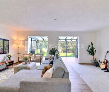 Charming family home - Photo 1