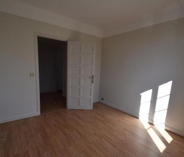 Location Appartement 3 pièces 67m² AUBENAS 07200 - Photo 2