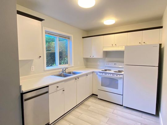 110 Braidwood Manor - 1 - Photo 1