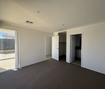 Brand-New 5x2 Family Home in Port Kennedy - Photo 5