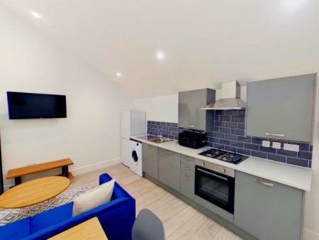 2 Bedroom House - Photo 5