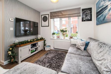 2 bedroom semi-detached house to rent - Photo 2