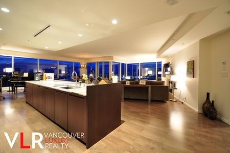 Condo in Downtown Vancouver, BC - Photo 3