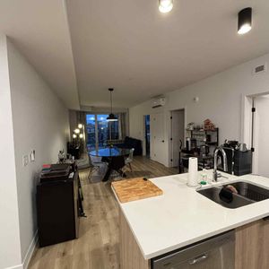 Appartement à Louer - 3½ + Den/bureau - Photo 2